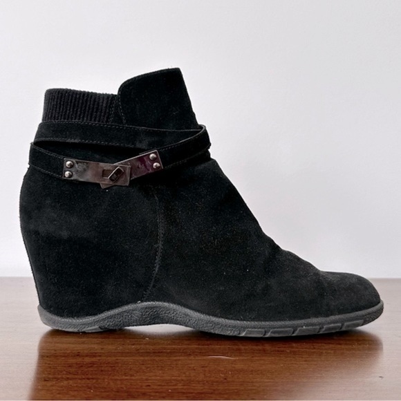 Aquatalia Love Booties Slimline Sexy Black Suede Wedge Belted Ankle Boot Size 11 - Picture 2 of 6